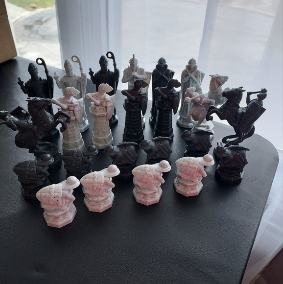 Harry Potter 2002 Wizard Chess Replacement Pieces 23 Pieces - Picture 1 of 5